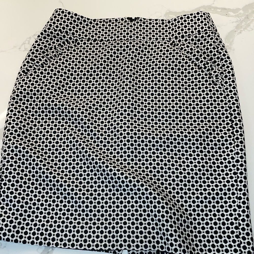 Skirt Ann Taylor LOFT fully lined Ditsy polka dot black & white mini size 2